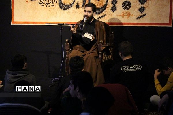 اعتکاف دانش‌آموزان پسر در بهارستان دو