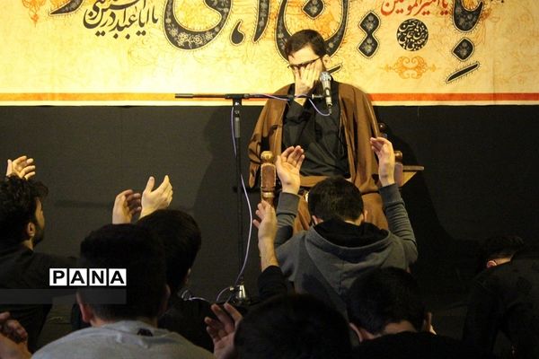 اعتکاف دانش‌آموزان پسر در بهارستان دو