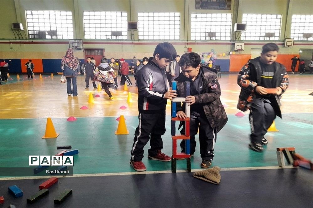 برگزاری جشن دهه فجر دبستان علوی منطقه ۱۳