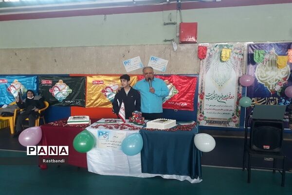 برگزاری جشن دهه فجر دبستان علوی منطقه ۱۳