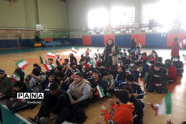 برگزاری جشن دهه فجر دبستان علوی منطقه ۱۳