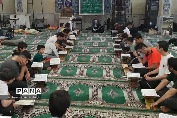 برگزاری مراسم باشکوه اعتکاف دانش‌آموزی با حضور پرشور سواد‌آموزان در مسجد ۱۴ معصوم