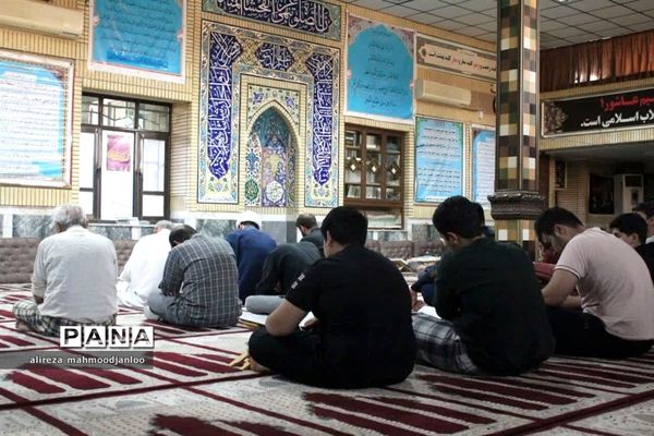 مراسم معنوی اعتکاف در گلوگاه