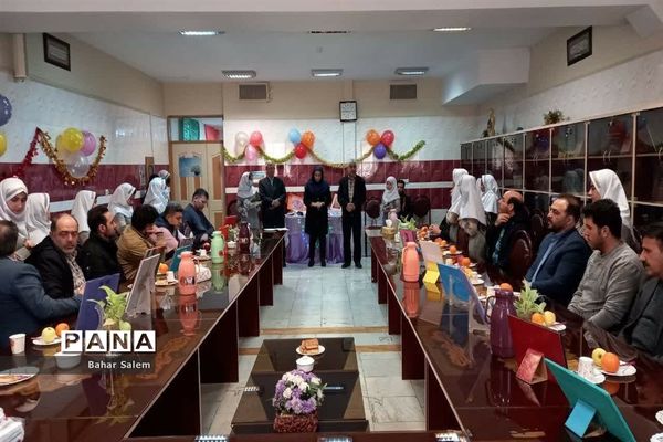 گرامیداشت دهه مبارک فجر در آموزشگاه شاهد فاطمه زهرا(س) اسلامشهر