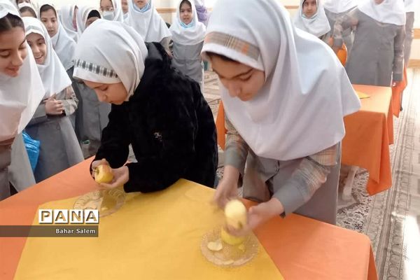 گرامیداشت دهه مبارک فجر در آموزشگاه شاهد فاطمه زهرا(س) اسلامشهر