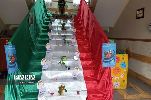 گرامیداشت دهه مبارک فجر در آموزشگاه شاهد فاطمه زهرا(س) اسلامشهر