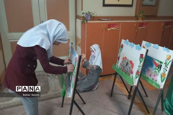 گرامیداشت دهه مبارک فجر در آموزشگاه شاهد فاطمه زهرا(س) اسلامشهر