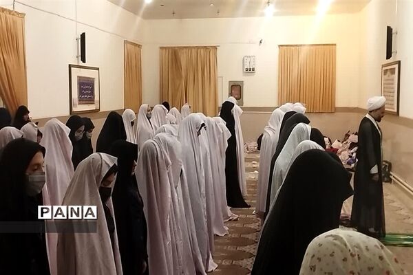 اعتکافی متفاوت در مدرسه شاهد مسفروش کاشان