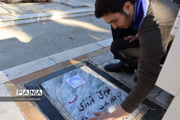 تجدید میثاق نمایندگان مجلس دانش‌آموزی خراسان رضوی با شهدا