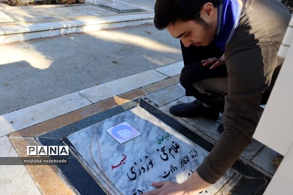 تجدید میثاق نمایندگان مجلس دانش‌آموزی خراسان رضوی با شهدا