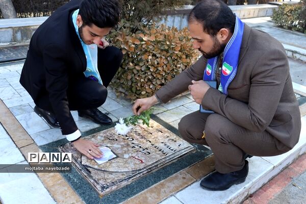 تجدید میثاق نمایندگان مجلس دانش‌آموزی خراسان رضوی با شهدا