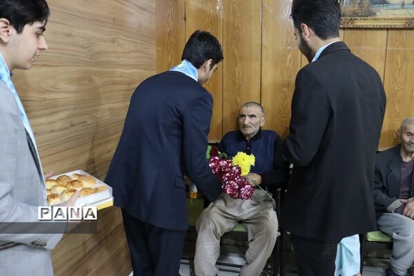 بازدید از خانه سالمندان توسط نمایندگان مجلس دانش‌آموزی  خراسان‌ رضوی