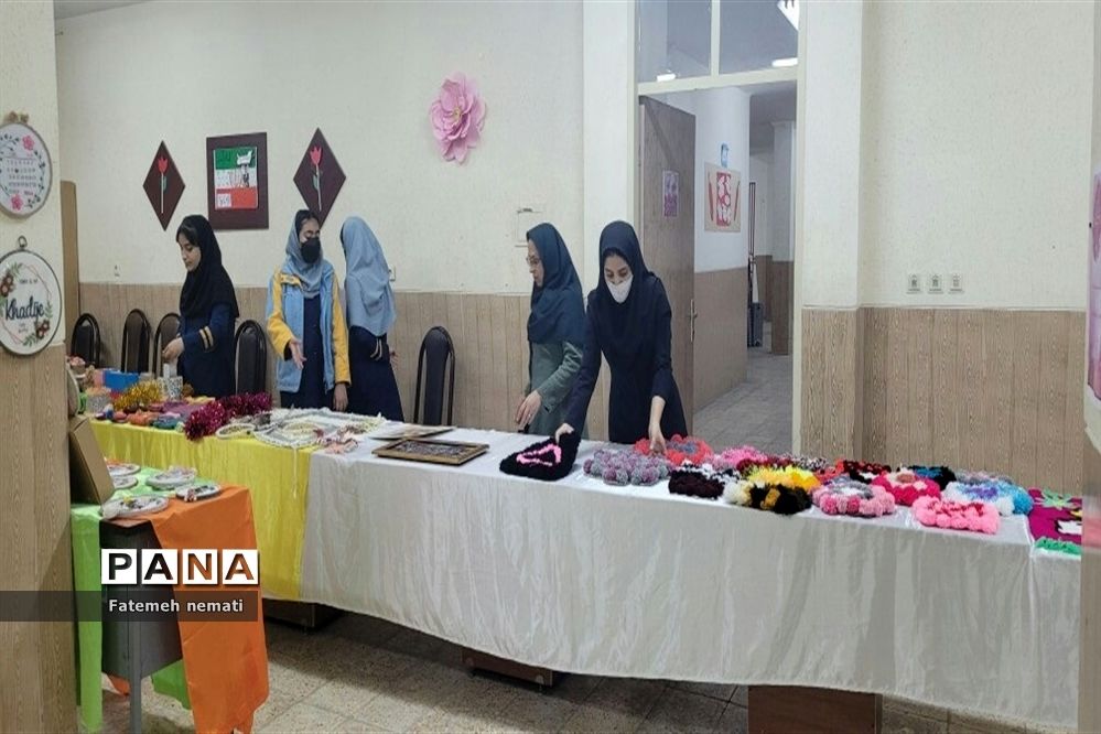 برپایی نمایشگاه و بازارچه مدرسه شایستگان ملارد