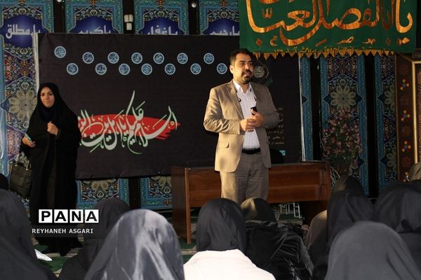 بدرقه دانش‌‌آموزان دختر زیارت‌ اولی شهرستان‌های تهران به سفر مشهد مقدس