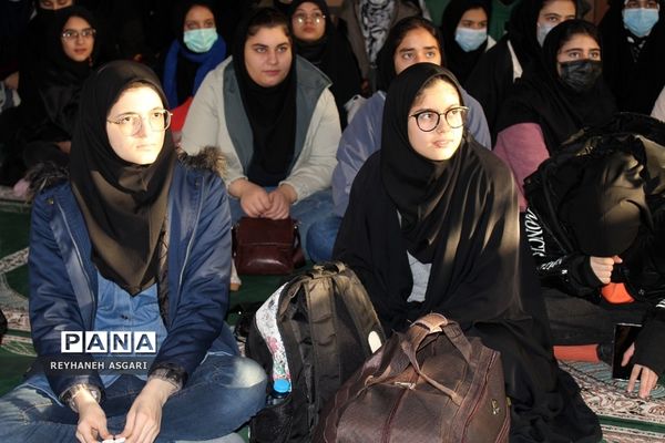 بدرقه دانش‌‌آموزان دختر زیارت‌ اولی شهرستان‌های تهران به سفر مشهد مقدس