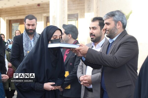 بدرقه دانش‌‌آموزان دختر زیارت‌ اولی شهرستان‌های تهران به سفر مشهد مقدس