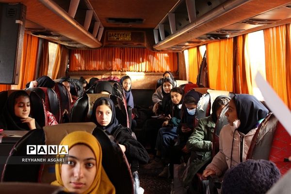 بدرقه دانش‌‌آموزان دختر زیارت‌ اولی شهرستان‌های تهران به سفر مشهد مقدس