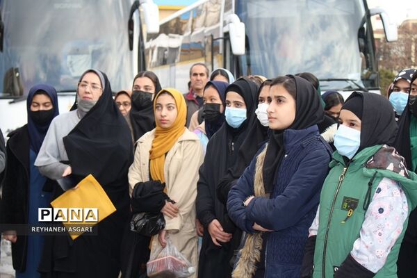 بدرقه دانش‌‌آموزان دختر زیارت‌ اولی شهرستان‌های تهران به سفر مشهد مقدس