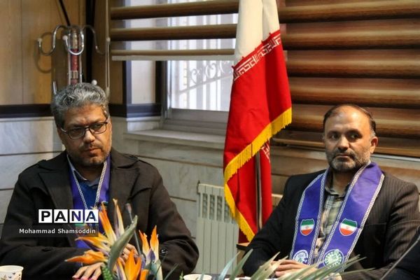 نشست صمیمی دانش‌آموزان با مدیر آموزش و پرورش شهرستان سمنان