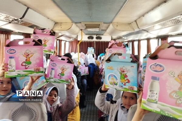 بازدید دانش‌آموزان دبستان مهرآیین بهارستان دو از کارخانه میهن