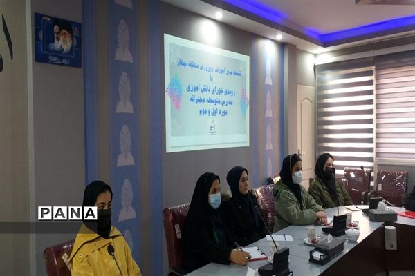 جلسه هم‌اندیشی روسای شورای دانش‌آموزی مدارس متوسطه دوره اول و دوم مدارس دخترانه  منطقه 4