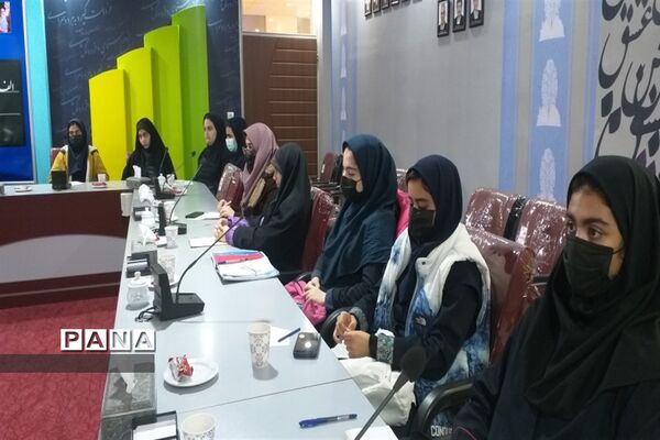 جلسه هم‌اندیشی روسای شورای دانش‌آموزی مدارس متوسطه دوره اول و دوم مدارس دخترانه  منطقه 4