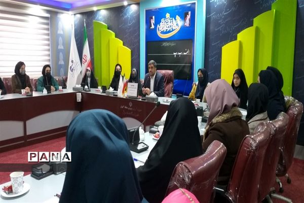 جلسه هم‌اندیشی روسای شورای دانش‌آموزی مدارس متوسطه دوره اول و دوم مدارس دخترانه  منطقه 4