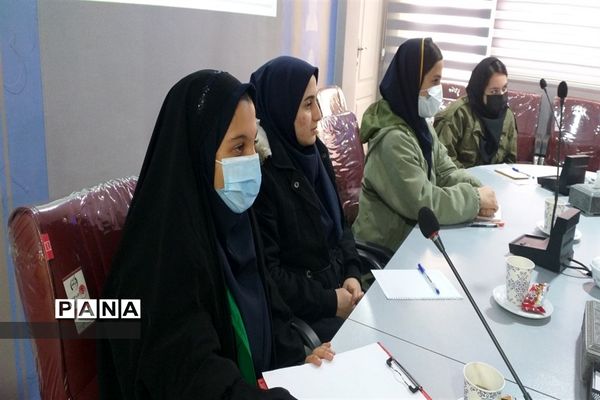 جلسه هم‌اندیشی روسای شورای دانش‌آموزی مدارس متوسطه دوره اول و دوم مدارس دخترانه  منطقه 4