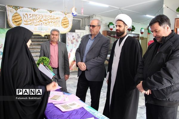 بازدید مسئولان آموزش و پرورش ناحیه یک شهرری از نمایشگاه مدرسه انقلاب