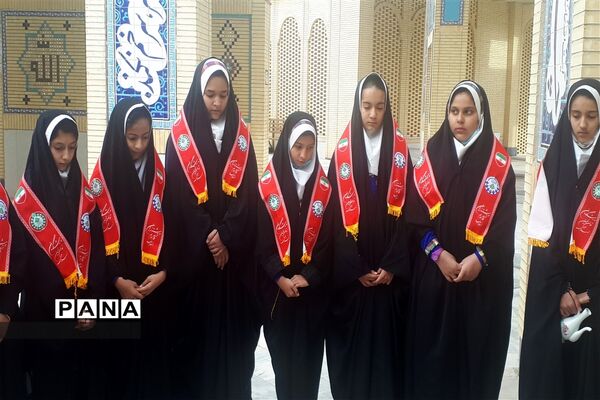 طرح لاله‌های روشن دبستان دین ودانش ابرکوه