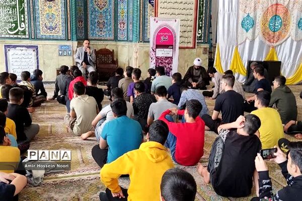 مراسم معنوی اعتکاف دانش‌آموزی در شهرستان قرچک