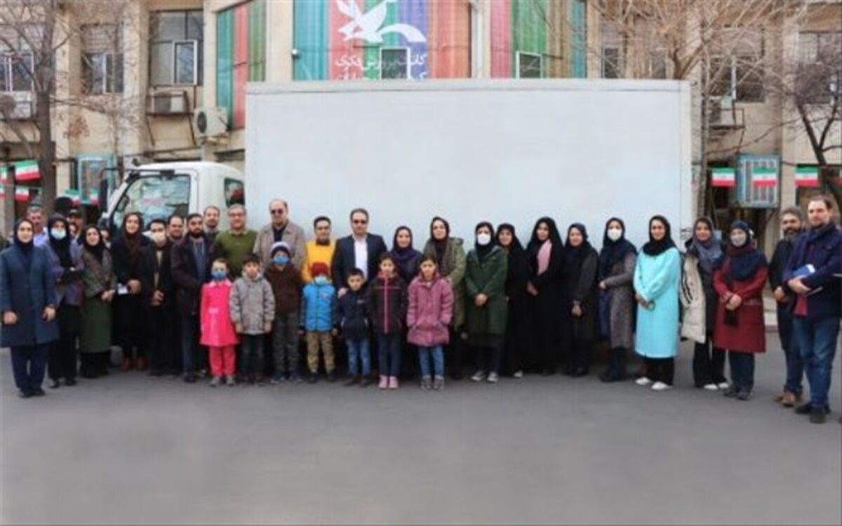 اهدای بسته‌های فرهنگی کانون پرورش فکری کودکان و نوجوانان به کودکان زلزله‌زده خوی