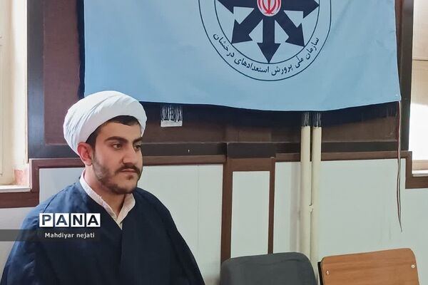 جشن تکلیف دانش‌آموزان دبیرستان استعدادهای درخشان شهید بهشتی رودهن