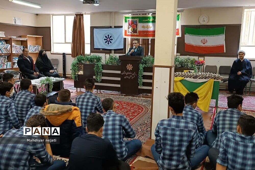 جشن تکلیف دانش‌آموزان دبیرستان استعدادهای درخشان شهید بهشتی رودهن