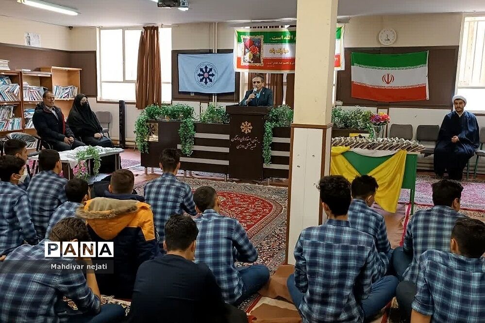 جشن تکلیف دانش‌آموزان دبیرستان استعدادهای درخشان شهید بهشتی رودهن