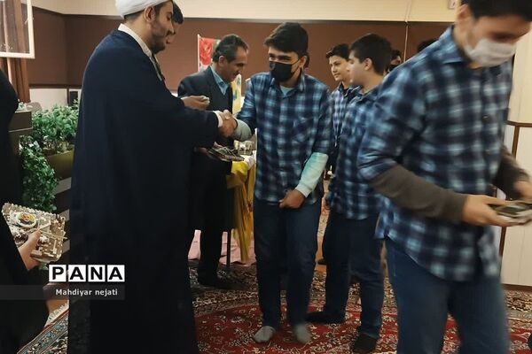 جشن تکلیف دانش‌آموزان دبیرستان استعدادهای درخشان شهید بهشتی رودهن