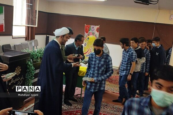 جشن تکلیف دانش‌آموزان دبیرستان استعدادهای درخشان شهید بهشتی رودهن