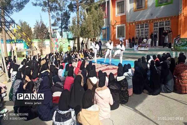 همایش دختران انقلاب در دبیرستان شاهد مطهره  کاشمر