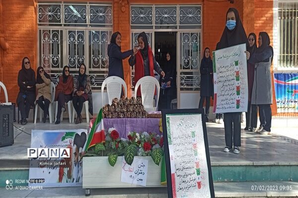 همایش دختران انقلاب در دبیرستان شاهد مطهره  کاشمر