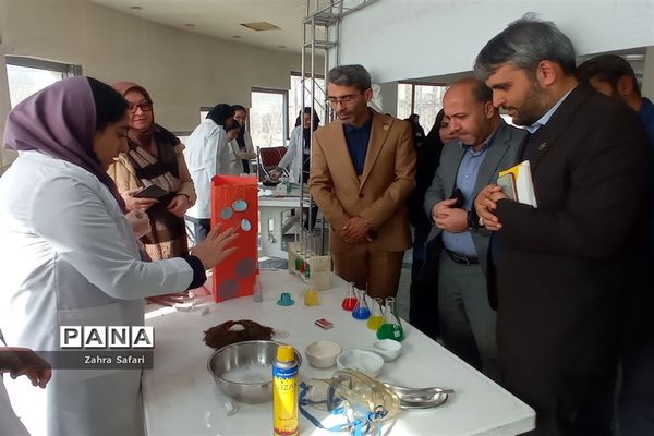 نمایشگاه علمی پژوهشی با مشارکت مدارس منطقه چهاردانگه