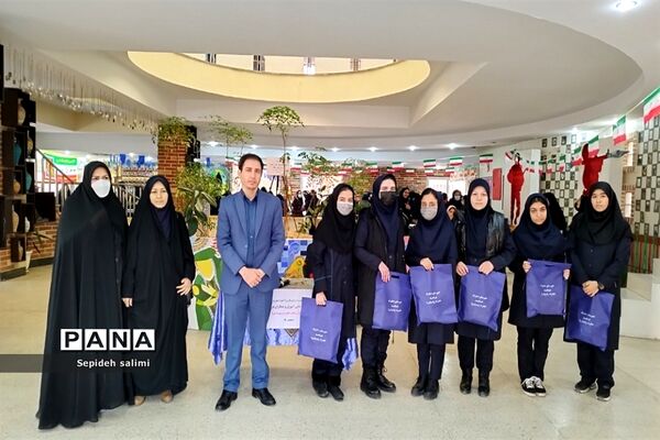 نگارش طولانی‌ترین روزنامه دیواری شهرستان‌های استان تهران