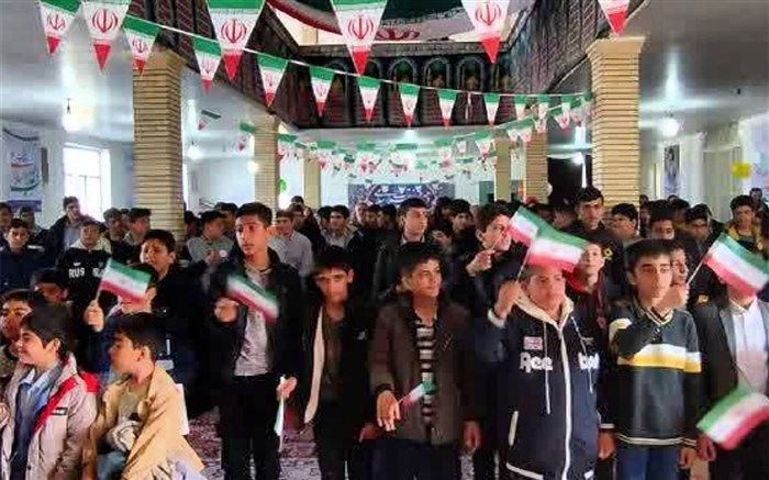 برگزاری محفل انس با قرآن و جشن پیروزی انقلاب در روستای پاچیان قم