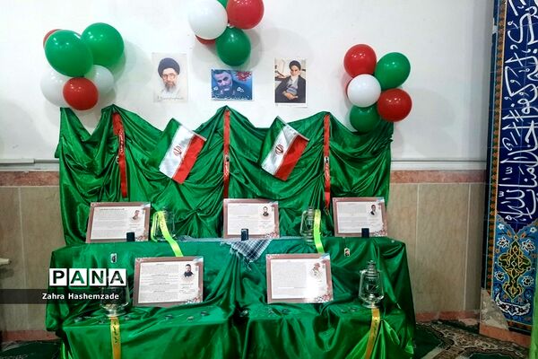 نمایشگاه دستاوردهای دانش‌آموزان در دبیرستان ولیعصر (عج) ناحیه یک شهرری