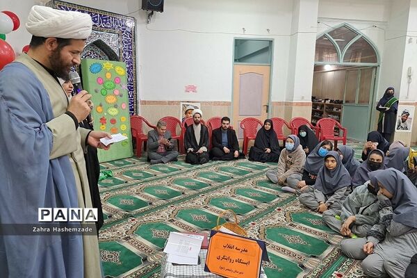 نمایشگاه دستاوردهای دانش‌آموزان در دبیرستان ولیعصر (عج) ناحیه یک شهرری