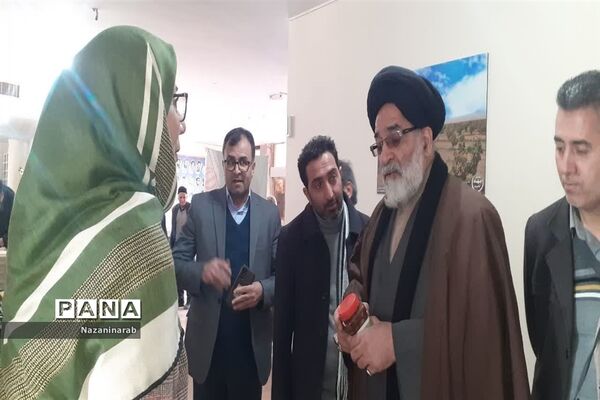 بازدید امام جمعه ورامین  از نمایشگاه عشایرها به‌مناسبت دهه‌فجر در ورامین