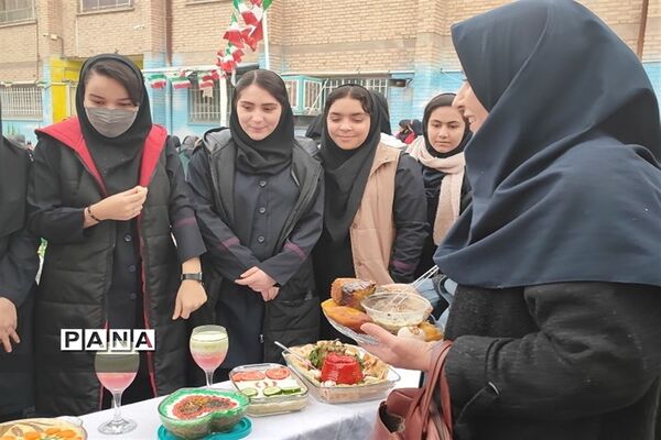 جشنواره غذا  در دبیرستان توحید شهرستان قدس