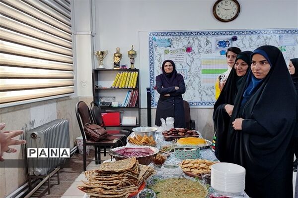جشنواره غذا  در دبیرستان توحید شهرستان قدس