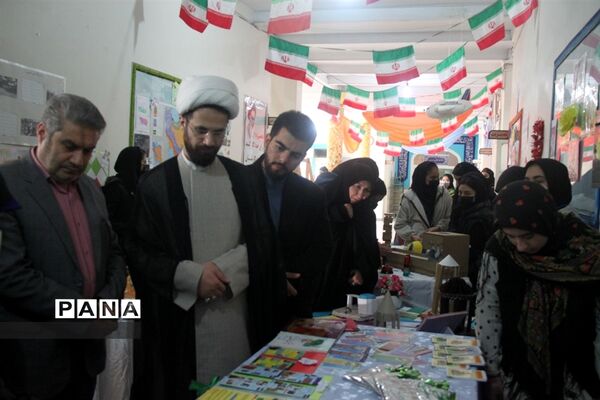 نمایشگاه دهه فجر در دبیرستان ابراهیم، ناحیه یک شهرری