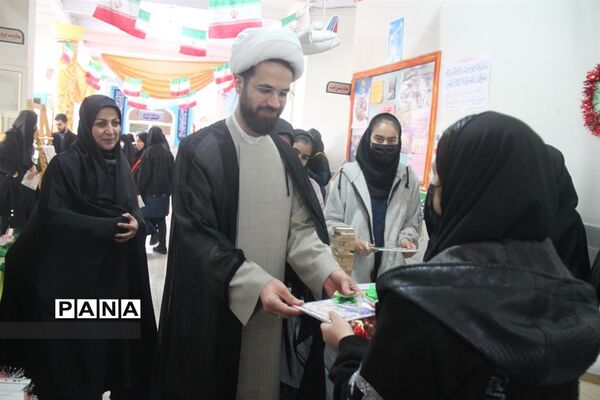 نمایشگاه دهه فجر در دبیرستان ابراهیم، ناحیه یک شهرری