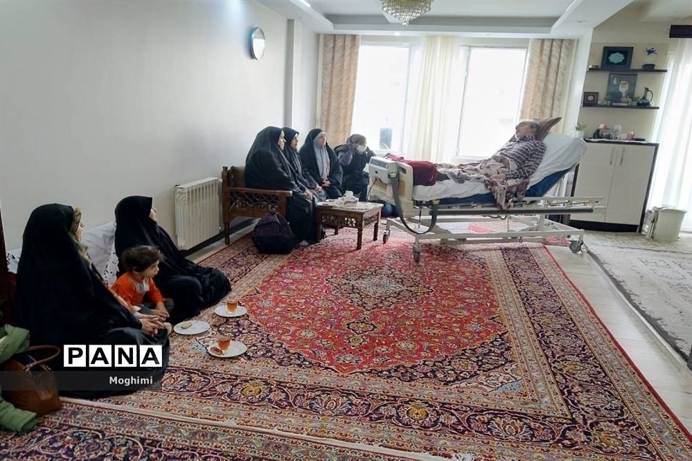 دیدار دانش‌آموزان دبیرستان وحدت منطقه ۱۳ با جانباز ۸سال دفاع مقدس